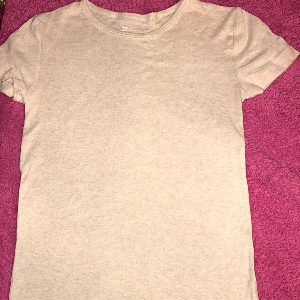 Women’s Gap t shirt